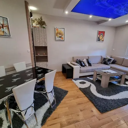 Makiatto Apartment *