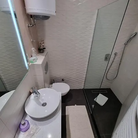 Makiatto Apartment *